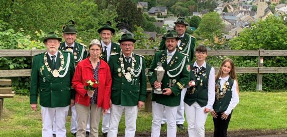 Karl Heinz Bentz, 2. Brudermeister Rolf Hilger, Edith und Ansgar Lanz, Schießmeister Werner Zimmermann, Carlo Rausch, Brudermeister Joachim Engel, Jennifer Rausch, Annabelle Rausch